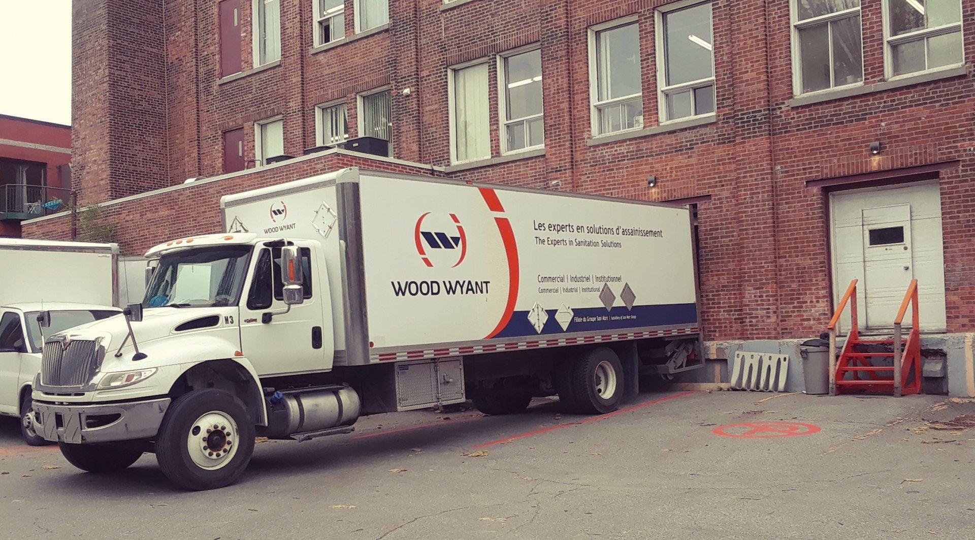 Donation of 25 cases of resistant, extra-strong bags